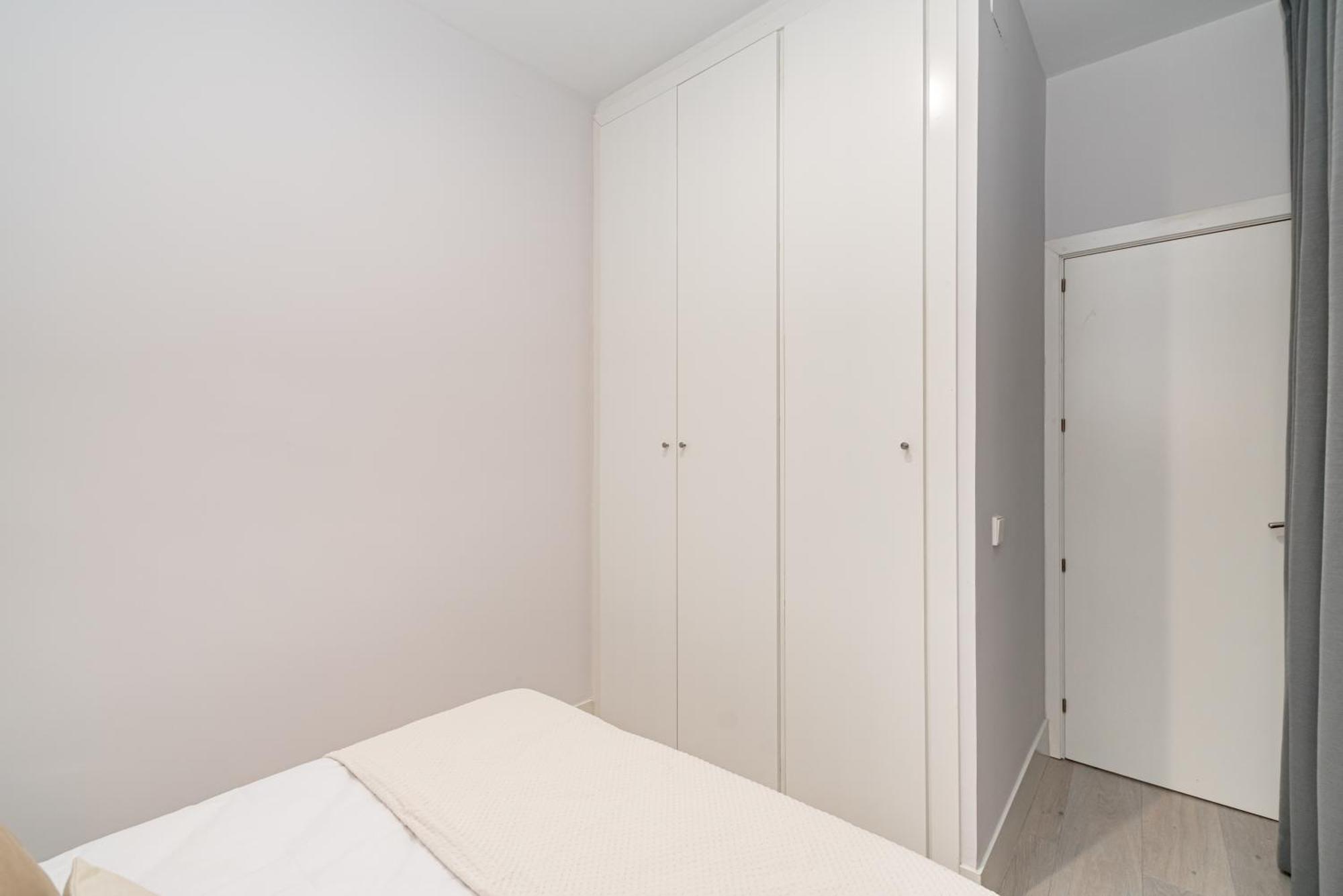 Lalatina Ii Calle Almendro 3br 2bh Appartamento