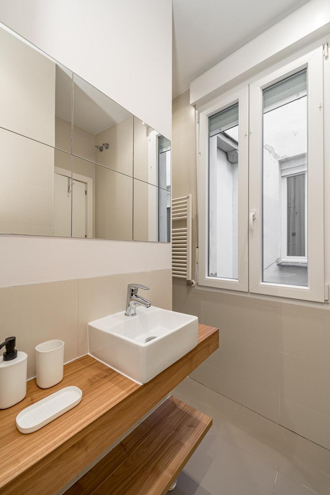 Lalatina Ii Calle Almendro 3br 2bh Appartamento Madrid