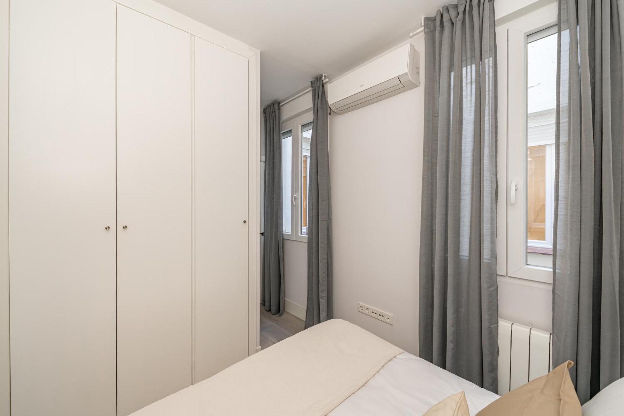 Lalatina Ii Calle Almendro 3br 2bh Appartamento