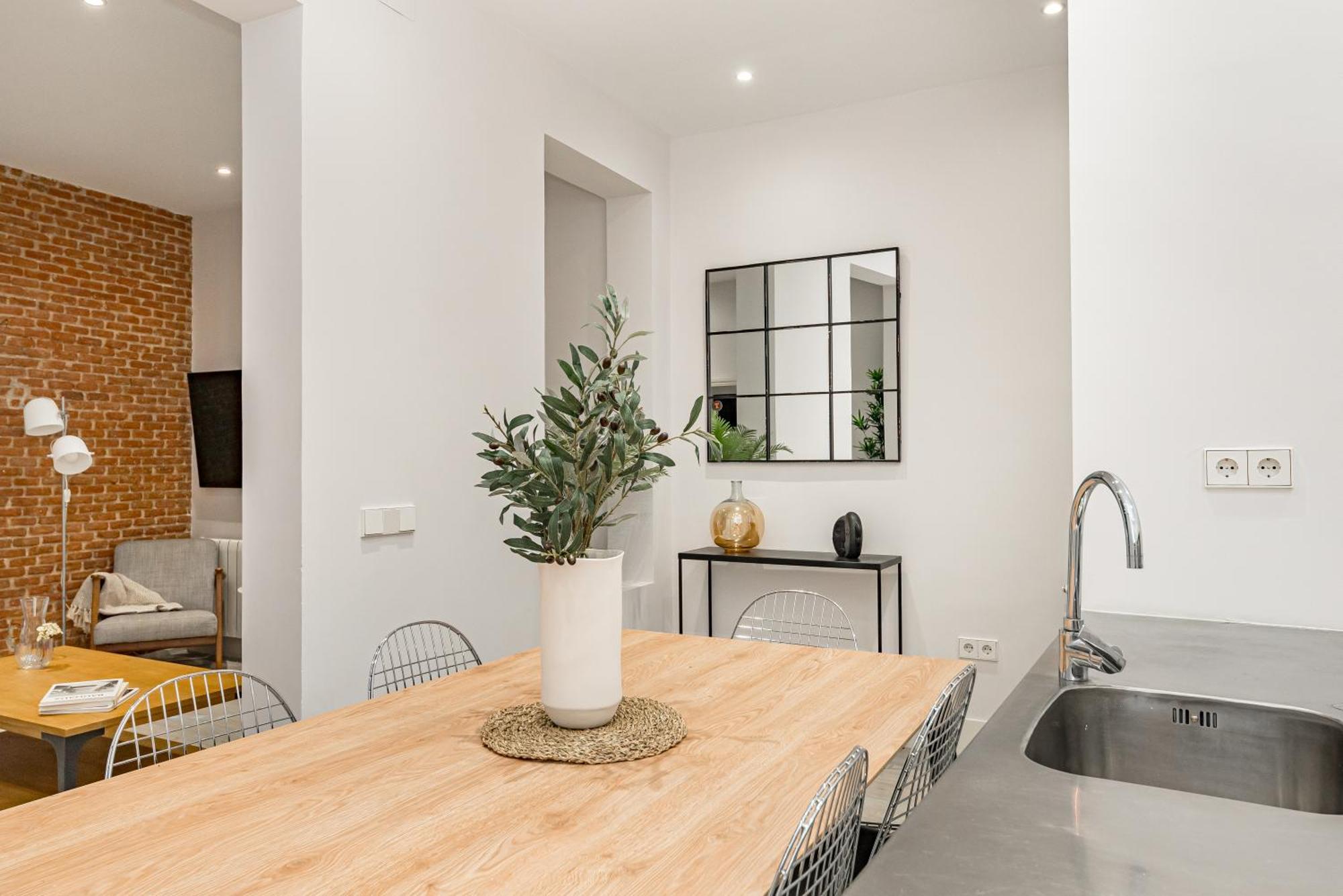 Lalatina Ii Calle Almendro 3br 2bh Appartamento